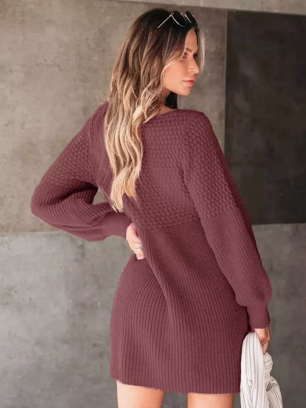 Robe pull col V mi-saison élégante