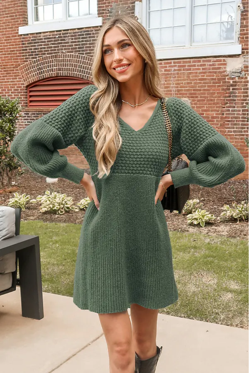 Robe pull col V mi-saison élégante